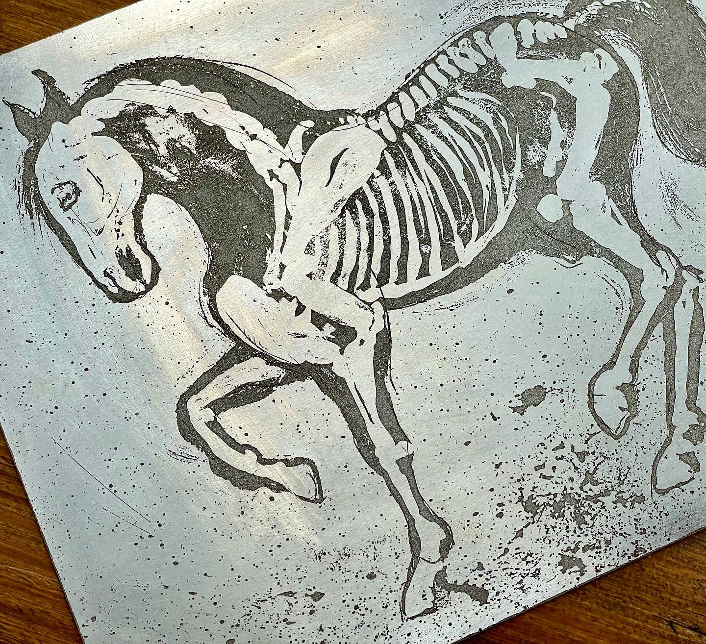 Sugar lift horse skeleton etching