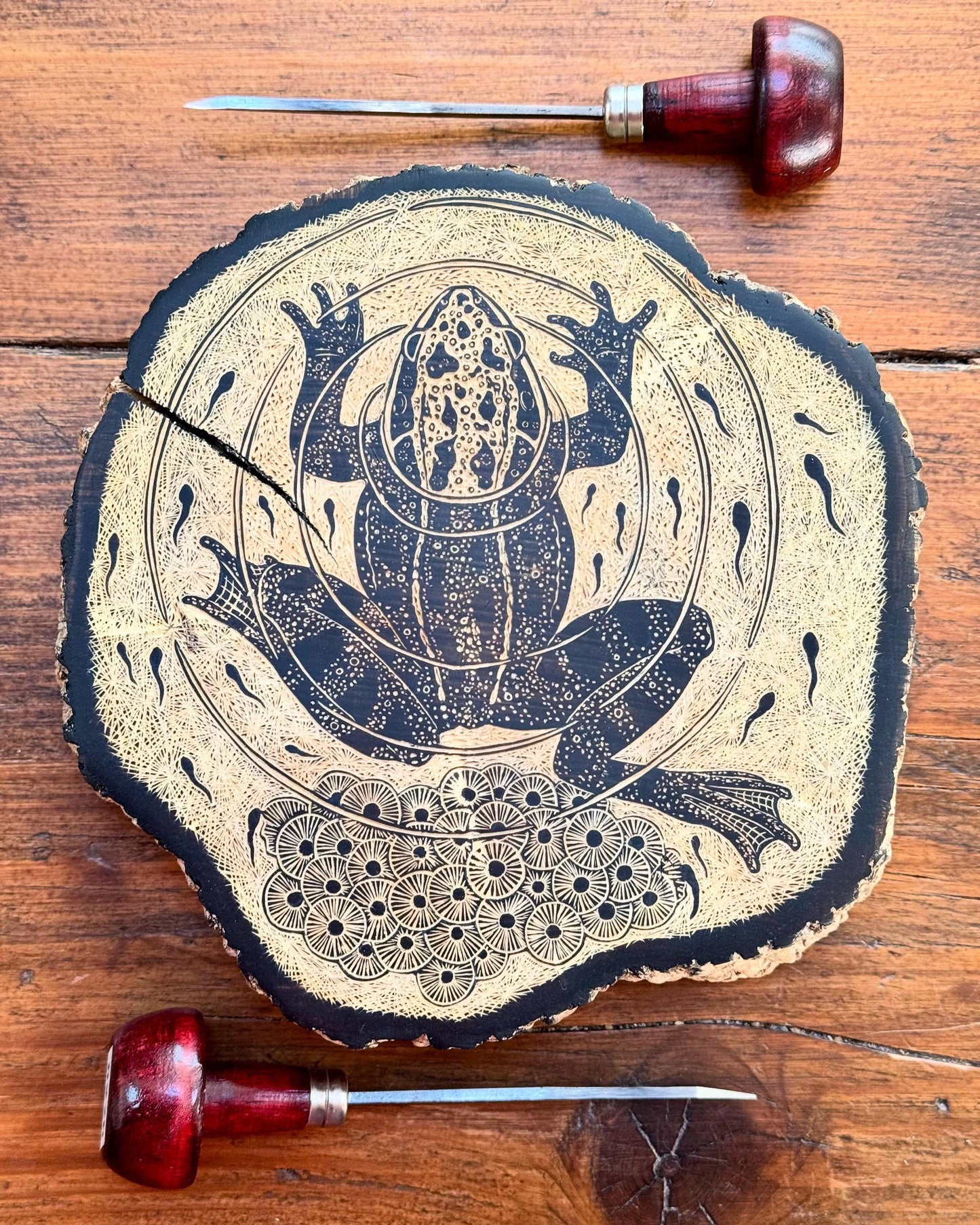 Frog wood engraving