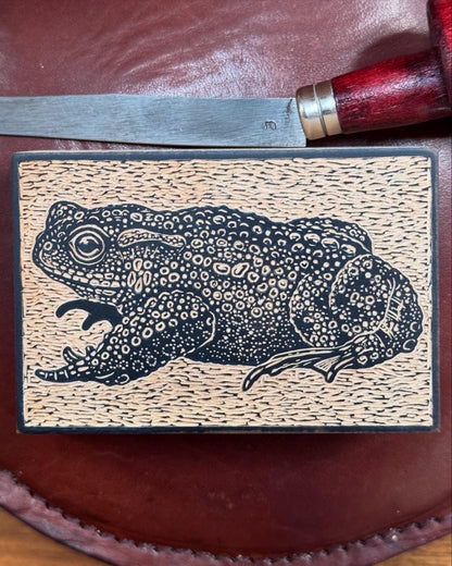 Toad wood engraving